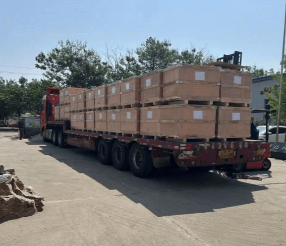 高温挡不住进度!40 ℃+生产线,这两车满满的货,每件产品都带着奋斗的温度!